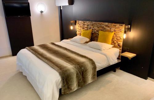 Villedieu-les-Poeles Hotel | Logis Hôtel Restaurant Le Fruitier