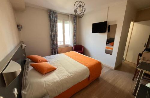 Beaumont-sur-Sarthe Hotel | Logis Hôtel & Restaurant de la Barque