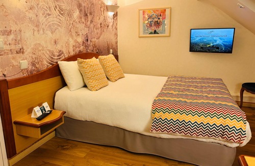 Celles-sur-Plaine Hotel | Logis Hôtel & Restaurant des Lacs