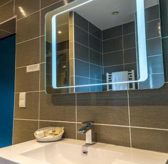 Maisons-les-Chaource Hotel | Logis Hôtel Restaurant Aux Maisons