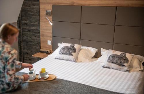 Saint-Chely-d'Aubrac Hotel | Logis Hôtel-restaurant Les Coudercous