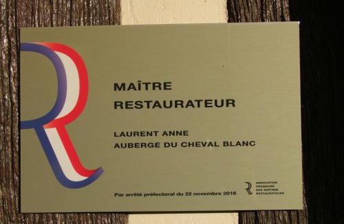 Crevecoeur-en-Auge Hotel | Logis hôtel restaurant Auberge Du Cheval Blanc
