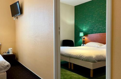 La Suze-sur-Sarthe Hotel | Logis Hôtel & Restaurant - Le Saint-Louis