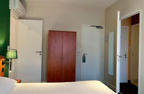 La Suze-sur-Sarthe Hotel | Logis Hôtel & Restaurant - Le Saint-Louis