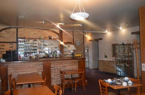 Sille-le-Guillaume Hotel | Logis Hôtel & Restaurant - Le Bretagne