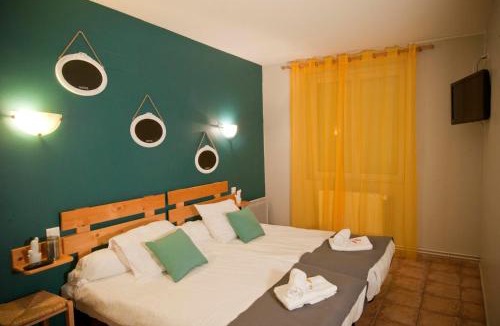 Fraisse-sur-Agout Hotel | Logis hôtel restaurant Auberge de l'Espinouse