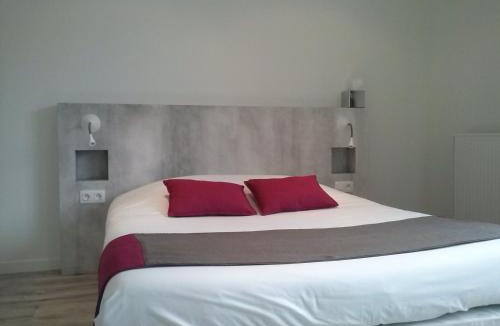 Hangest-sur-Somme Hotel | LOGIS - Hôtel Restaurant Du Canard