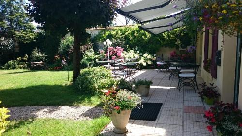 Saint-Florentin Hotel | LOGIS - Hôtel Restaurant Les Tilleuls