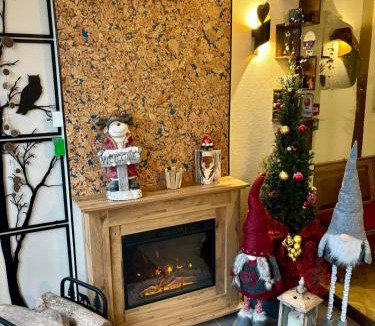 La Petite-Pierre Hotel | Logis Hôtel-Restaurant Aux Trois Roses