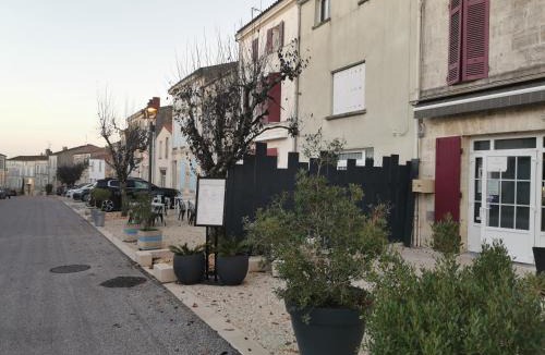 Saint-Savinien Hotel | Logis Hôtel & Restaurant Le Saint Savinien