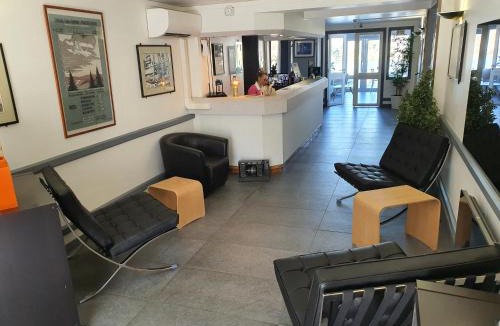 Viry-Chatillon Hotel | Logis - Hôtel & Restaurant des Lacs Paris Sud