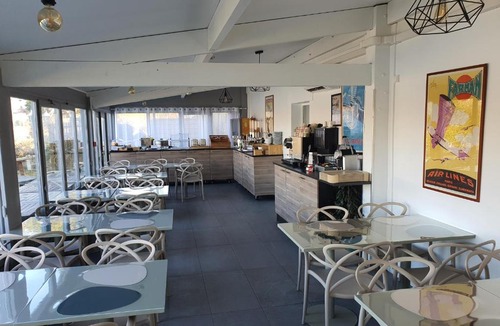 Viry-Chatillon Hotel | Logis - Hôtel & Restaurant des Lacs Paris Sud