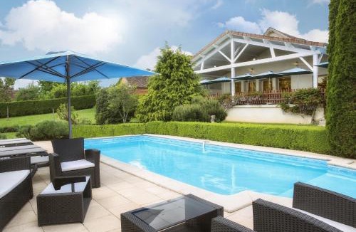 La Coquille Hotel | Logis Hôtel-Restaurant Les Voyageurs