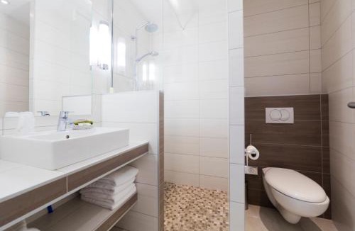 Saint-Gilles Hotel | Logis Hôtel Restaurant Le Cours