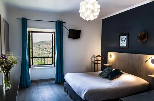 Saint-Pons Hotel | Logis Hôtel-restaurant La Mère Biquette