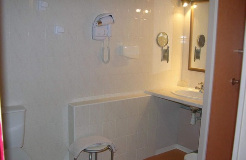 Cazilhac Hotel | Logis Hôtel restaurant Les Norias