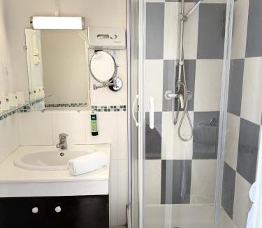 Lisieux Hotel | Logis Hôtel-Restaurant La Coupe d'Or