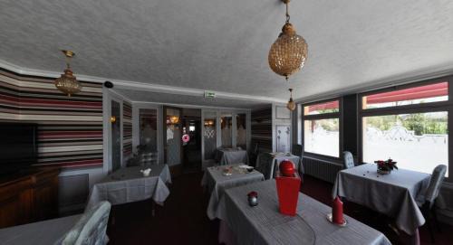 Mayenne Hotel | Logis Hôtel-Restaurant La Croix Couverte