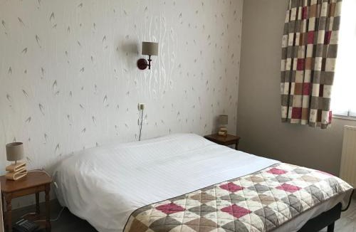 Aumale Hotel | Logis Hôtel & Restaurant La Villa des Houx