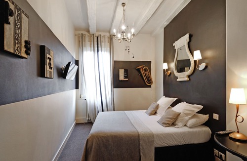 Blere Hotel | Logis Hôtel Restaurant Le Cheval Blanc