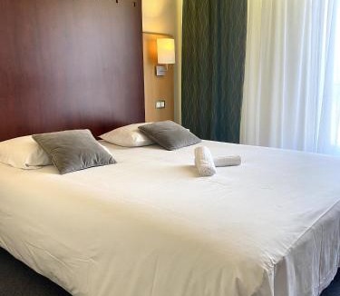 Vouille Hotel | Logis Hôtel & Restaurant Le Cheval Blanc et Clovis