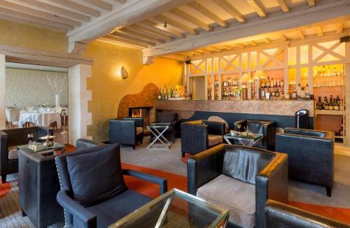 Quartier du chateau Hotel | Logis Hôtel Restaurant Le Dauphin et Le Spa du Prieuré