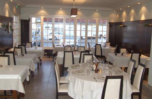 Marconne Hotel | Logis - Hôtel & restaurant Les Trois Fontaines