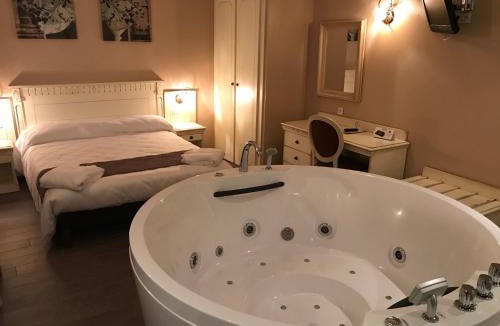 Mirepoix Hotel | Logis Hôtel restaurant Les Minotiers