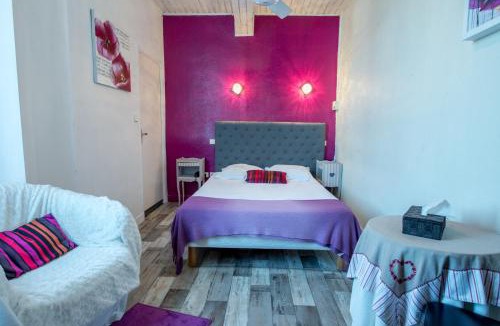 Tournon-d'Agenais Hotel | Logis Hôtels - Hôtel et Restaurant Les Voyageurs