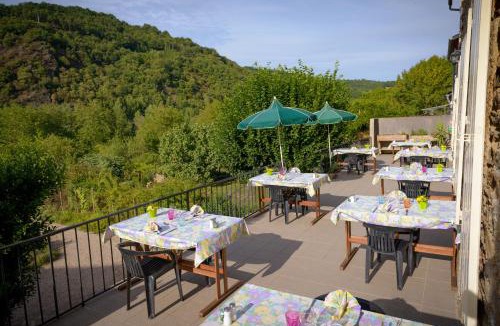 Curvalle Hotel | Logis Hôtels - Hostellerie des Lauriers - Hôtel et Restaurant