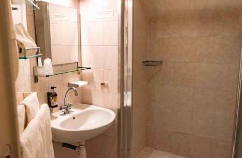 Saint-Gilles Hotel | Logis Heraclee