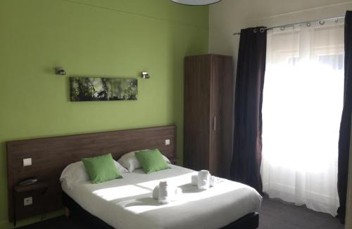 Sainte-Maure-de-Touraine Hotel | Logis Hostellerie Du Cheval Blanc
