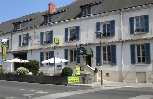 Sainte-Maure-de-Touraine Hotel | Logis Hostellerie Du Cheval Blanc