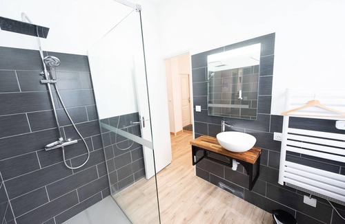 Le Cateau-Cambresis Hotel | Logis Hostellerie Du Marche