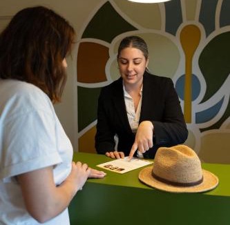 Le Thoronet Hotel | Logis Hostellerie De L'Abbaye