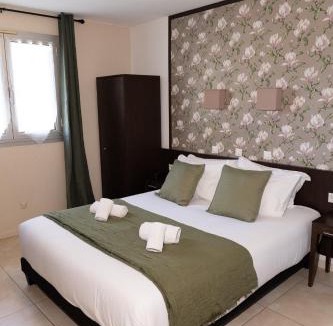 Le Thoronet Hotel | Logis Hostellerie De L'Abbaye