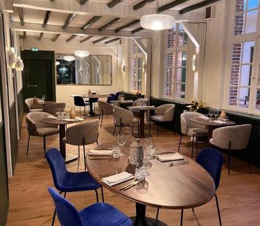 Bollezeele Hotel | Logis - Hostellerie Saint-Louis & Restaurant Pauze