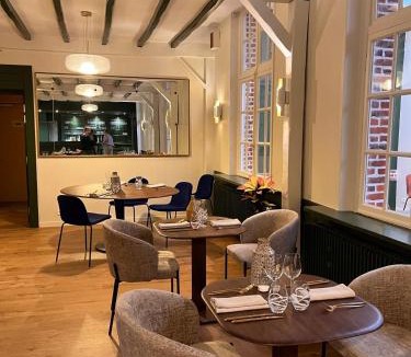 Bollezeele Hotel | Logis - Hostellerie Saint-Louis & Restaurant Pauze