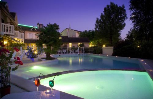 Villefranche-de-Rouergue Hotel | Logis Hotel - Restaurant - Spa - Le Relais de Farrou