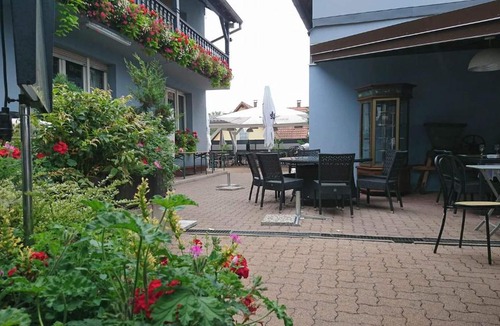 Ingwiller Hotel | Logis Hotel Aux Comtes De Hanau