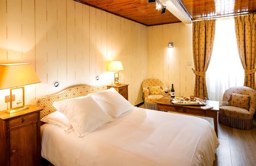 Corps Hotel | Logis Hotel De La Poste