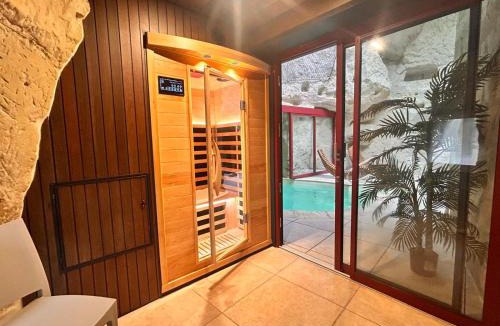 Turquant Hotel | Logis Hotel Demeure de la Vignole
