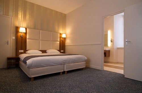 Combourg Hotel | Logis Hotel du Chateau