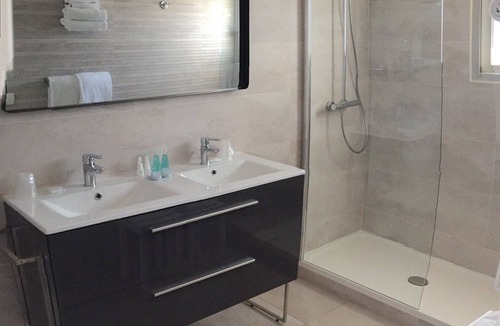 Le Grand Large Hotel | Logis Hotel et Restaurant Le Galion Canet Plage