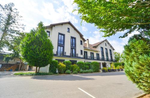 Mereau Hotel | Logis - Hotel et Restaurant La Mire
