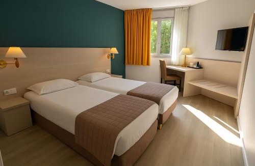 Nantua Hotel | Logis Hotel L'Embarcadère