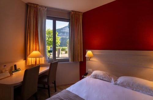 Nantua Hotel | Logis Hotel L'Embarcadère