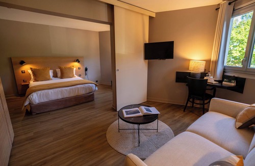 Nantua Hotel | Logis Hotel L'Embarcadère