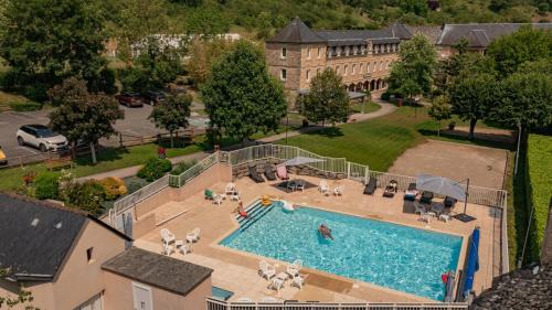 Salles-la-Source Hotel | LOGIS HOTEL L'HÔTEL DES BAINS - Salles-la-Source