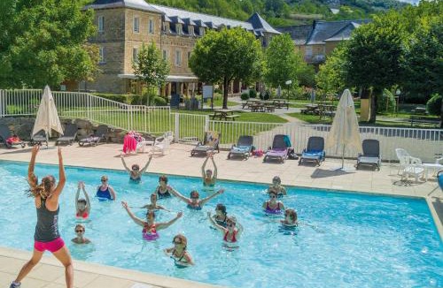 Salles-la-Source Hotel | LOGIS HOTEL L'HÔTEL DES BAINS - Salles-la-Source